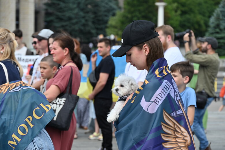 Акція на підтримку полонених військових медиків відбулася на Майдані Незалежності 17