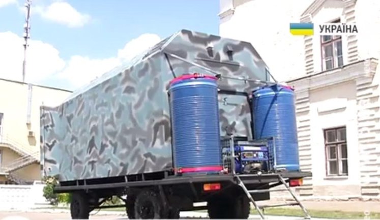 На Киевщине волонтеры спроектировали мобильную душевую для военнослужащих. ВИДЕО
