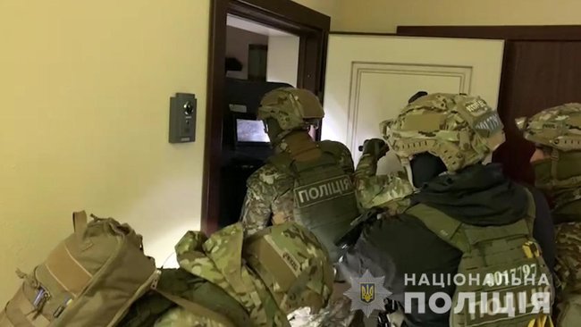Проведена спецоперация по задержанию банды, специализировавшейся на похищении, пытках и вымогательстве средств у выходцев из арабских стран, - Нацполиция 02