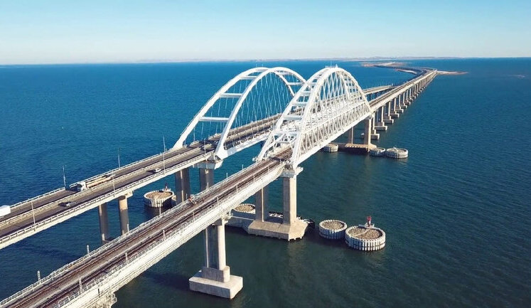 Россия запретила электромобили на Крымском мосту из-за страха подрыва