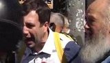 "Гомосеки!" - в Киеве на гей-параде церковники с крестами бросались на "Беркутовцев". ВИДЕО