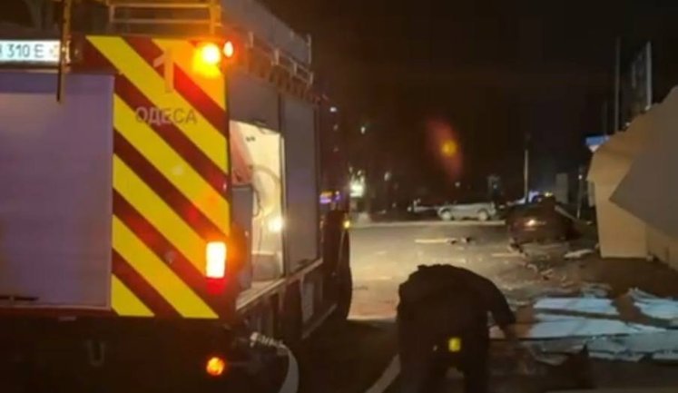 Рашисти атакували Одесу: 5 постраждалих, пошкоджено будинки, лікарню, садок та школу. ФОТОрепортаж