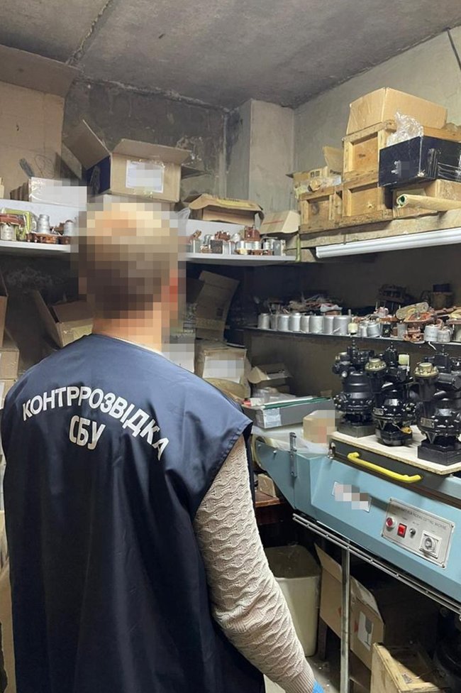 Контрразведка СБУ разоблачила межрегиональную преступную группу: участники поставляли крупные партии вооружения в РФ 02