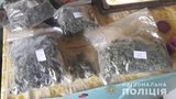 Полицейские с сообщниками наладили производство и сбыт наркотиков на Житомирщине, при обысках изъяты оружие и деньги, - НПУ. ФОТОрепортаж
