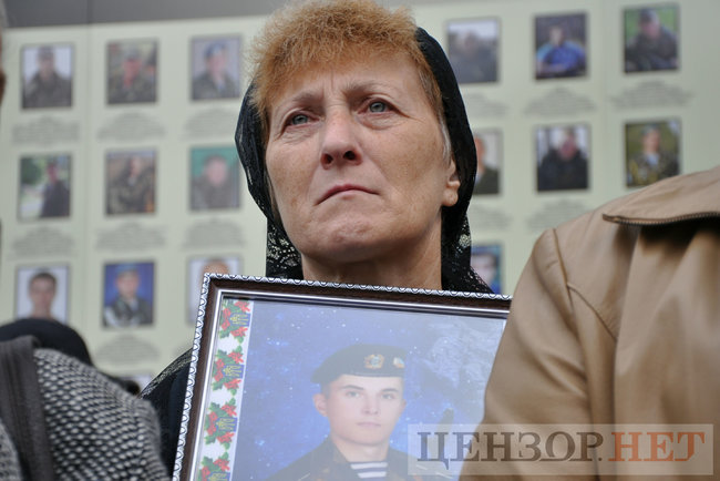 Антивандальний термінал памяті всіх загиблих у війні з РФ відкрили в Києві біля Стіни памяті 14