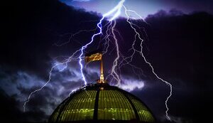 Чи здатна захистити світову демократію країна з авторитарними ознаками?