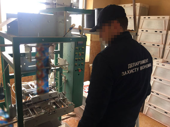 Підпільний міні-завод із виготовлення контрафактних харчових добавок і сухих концентратів ліквідовано на Львівщині, - Нацполіція 02