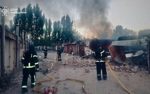 Ворог масовано атакував Київщину ракетами та дронами: є поранені і наслідки у всіх районах (оновлено)