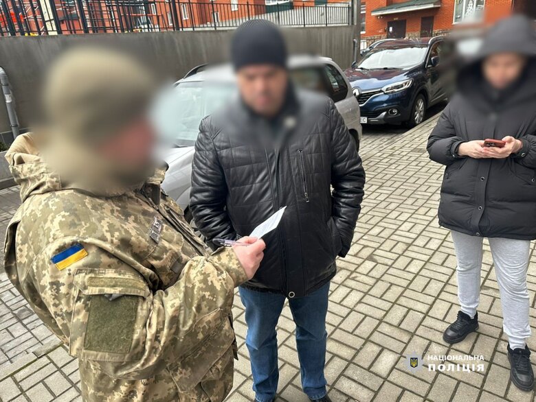 посадовці допомагали ухилянтам виїхати за кордон