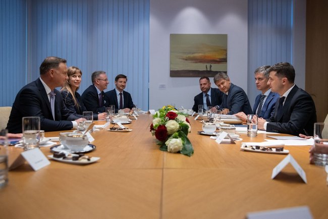 Ukrainian, Polish presidents meet in Brussels 02