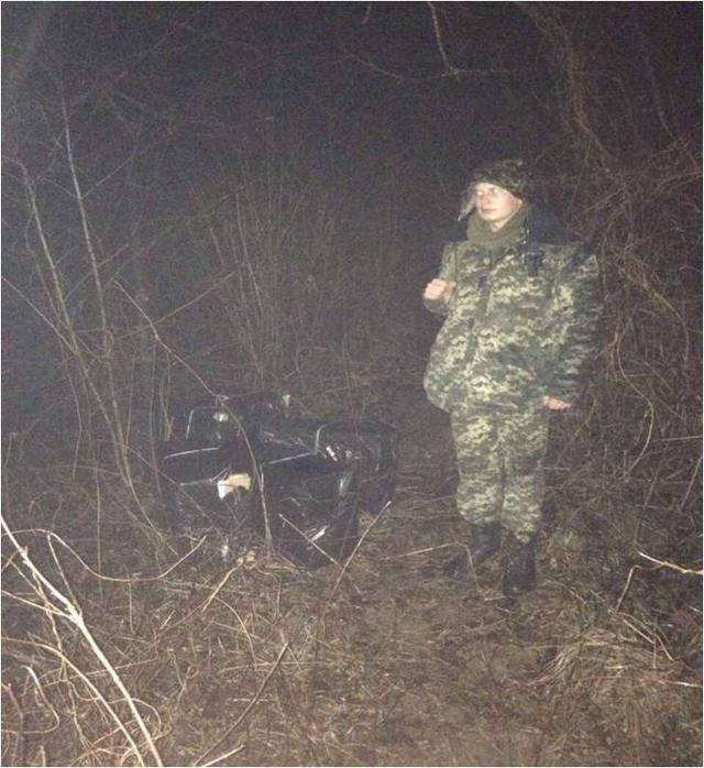 Біля угорського кордону виявлено 2 тис. пачок сигарет 01