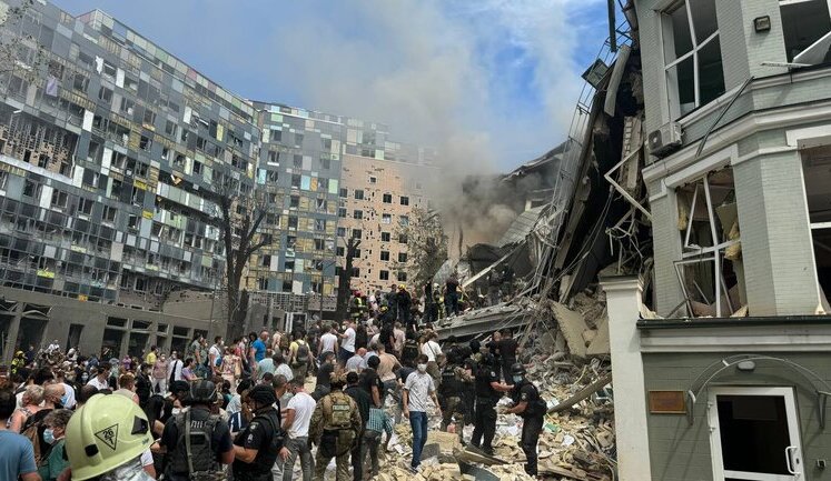 Зеленский о попадании в Охматдет: Под завалами люди, точное количество раненых и погибших неизвестно. ВИДЕО