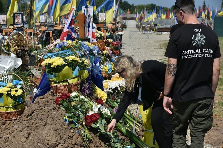 В Івано-Франківську попрощалися з австралійцем Семюелем Педрацціні