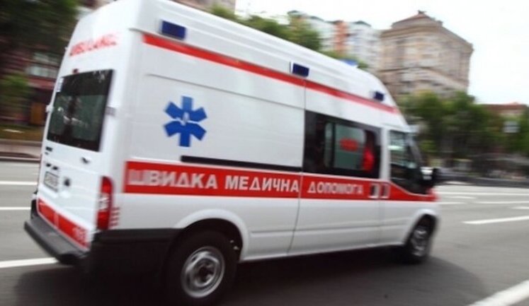 Россия обстреляла медучреждение в Херсоне: погибла девушка, ранен работник (обновлено)