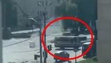 Возле автобуса с заложниками в Луцке прогремели несколько взрывов. ВИДЕО