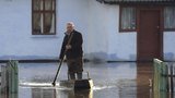 Затопленные украинские села: люди перемещаются на лодках. ФОТОрепортаж