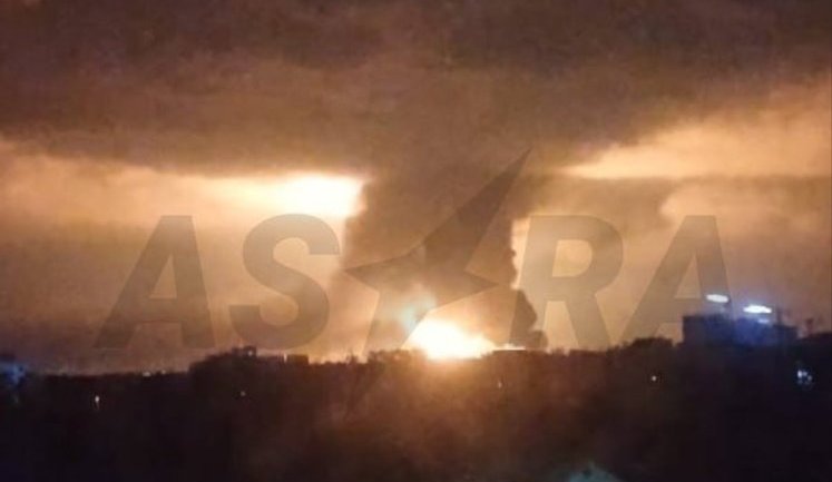 В российском Ставрополе введен режим ЧС из-за ночной атаки. Вероятно, горят три нефтебазы, - СМИ. ВИДЕО+ФОТО
