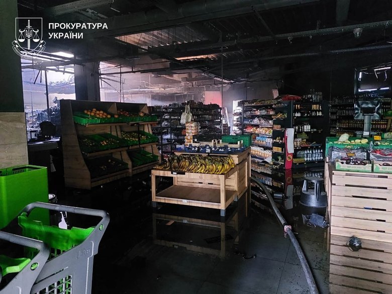 Обухівський район під ударом РФ: горить супермаркет