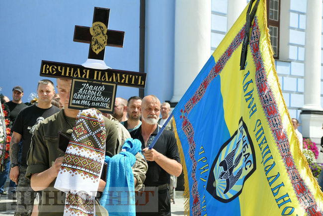 Із воїном Донбасу Андрієм Івановим, який стріляв по Беркуту 20 лютого на Майдані, попрощалися в Києві 28