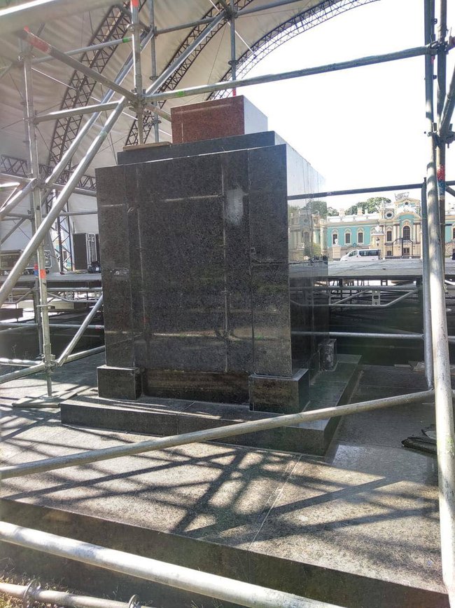 В Мариинском парке установили сцену на месте массовых захоронений участников Украинской революции, - замглавы КГГА Прокопив 03