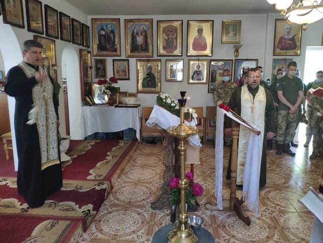 С трагически погибшей при исполнении служебных обязанностей военнослужащей 128-й ОГШБр Кариной Шемчук простились в зоне ООС 06 С трагически погибшей при исполнении служебных обязанностей военнослужащей 128-й ОГШБр Кариной Шемчук простились в зоне ООС 06