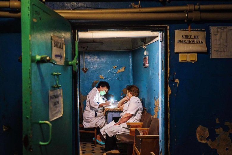 У Харкові пологовий будинок переїхав під землю: мами та діти сплять у коридорах 10 У Харкові пологовий будинок переїхав під землю: мами та діти сплять у коридорах 10