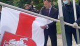 Державний прапор Білорусі в Ризі замінили біло-червоно-білим: "Прапор, що символізує режим державного тероризму, недоречний у місті". ВІДЕО+ФОТО