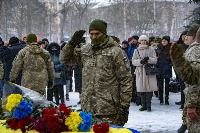 Із загиблим від кулі російського снайпера воїном 81-ї ОАеМБр Олександром Глушком попрощалися в Полтаві 04