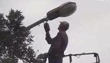 Грандиозная уборка в Мариуполе: к приезду Януковича моют дороги и сажают цветы. ВИДЕО