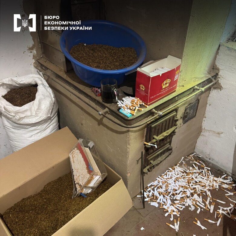БЕБ знайшло підпільний цех з виробництва нелегальних сигарет у дитячому таборі