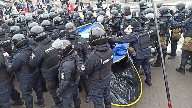 ФОПы попытались установить палатки на Майдане Незалежности: между митингующими и правоохранителями произошли стычки 59