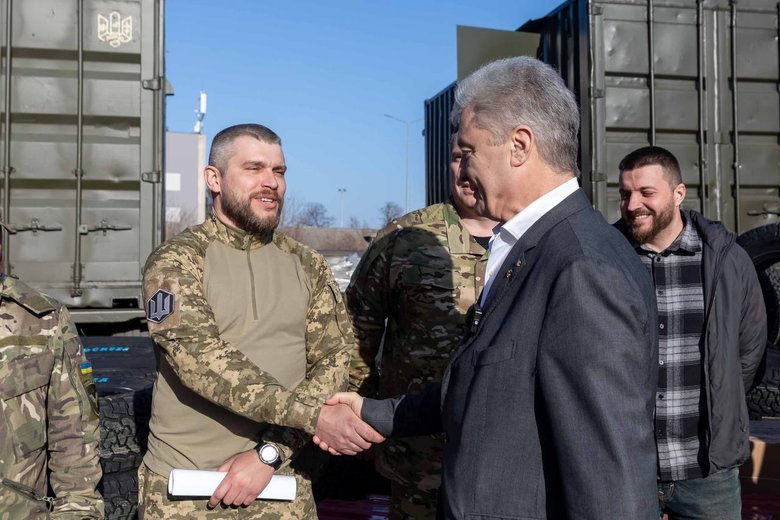 Порошенко передал дроны, Starlink и технику 19 подразделениям Сил обороны