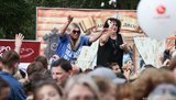 Не только блины на лопате: в Томске в толпу выбросили 150 кг пирожных "картошка". ВИДЕО+ФОТОрепортаж