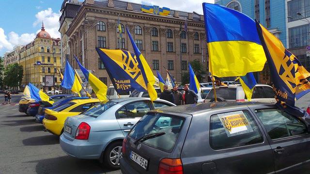Poroshenko sign amnesty! car run started in Kyiv 13