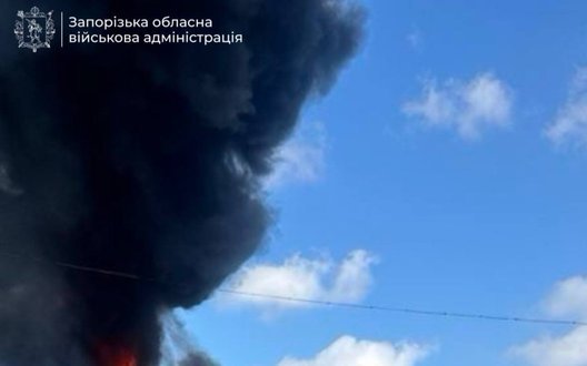 Удар по Запоріжжю: ворог вдарив по промисловому об’єкту, є загиблий та поранені. ФОТОрепортаж