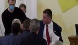 Депутата ОПЗЖ Лесика прогнали с трибуны зала заседаний горсовета Харькова: "Чемодан, вокзал, Россия". ВИДЕО