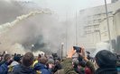 Protesters throw smoke bombs at Ukraine's Constitutional Court. VIDEO&PHOTOS