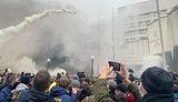 Protesters throw smoke bombs at Ukraine