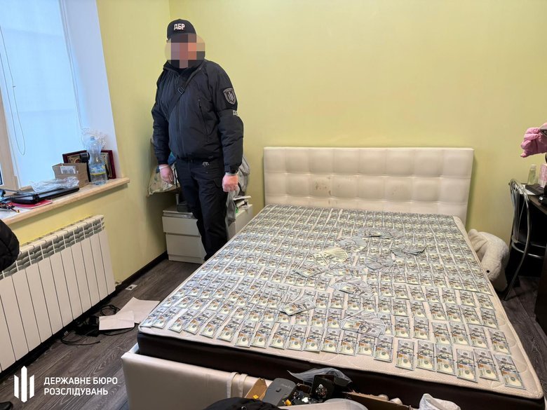 Военный продавал оружие: у него нашли более 500 дронов