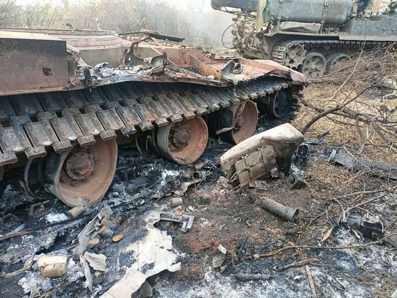 Окупанти визнали знищення російської САУ Мста-С після атаки українського дрону 02