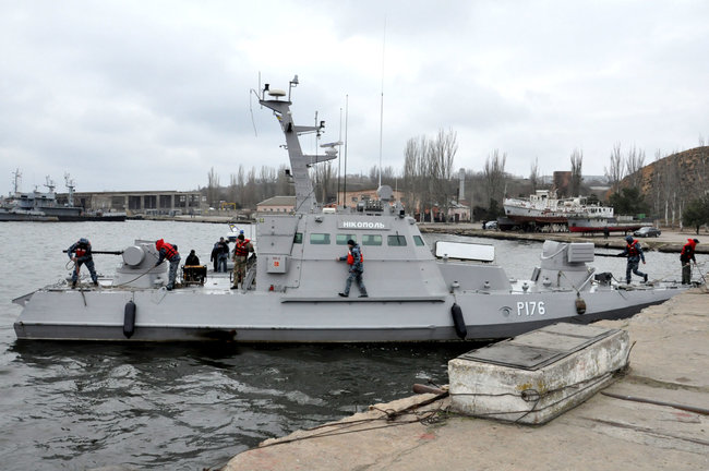 Звільнені з російського полону кораблі ВМС прийшли в порт Очаків 04