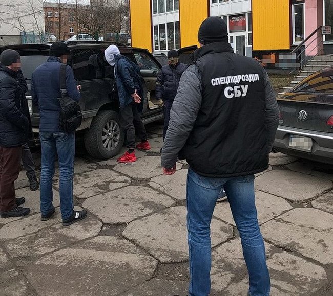 Преступная группировка, вымогавшая деньги у граждан, ликвидирована в Хмельницком, - СБУ 03