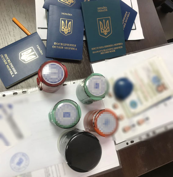 Директора крюінгового агентства, який вимагав 8 тис. дол. хабара, затримано в Одесі, - Нацполіція 03