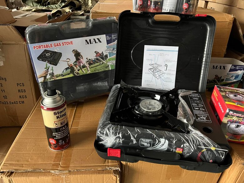 Волонтерка Паєвська (Тайра) та Бронюк передали газові плити та генератори на Херсонщину і Миколаївщину 16