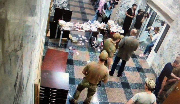В холл здания НАБУ ворвались неизвестные. ФОТО