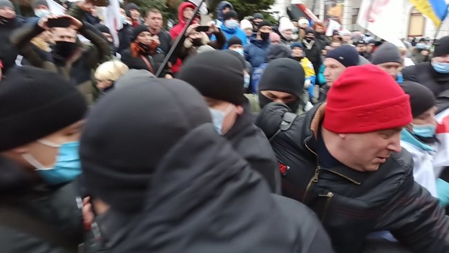ФОПы попытались установить палатки на Майдане Незалежности: между митингующими и правоохранителями произошли стычки 85