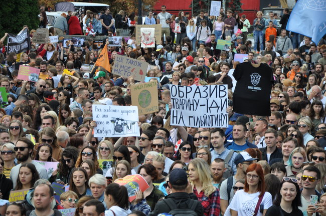 Thousand of Ukrainians protested against animals’ abuse 01