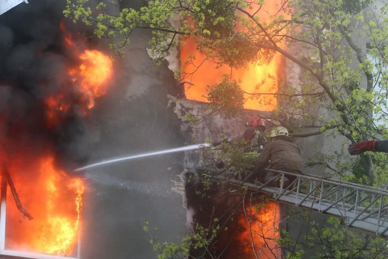 Occupant missiles hit 18 houses in Kharkiv - State Emergency Service 04 Occupant missiles hit 18 houses in Kharkiv - State Emergency Service 04
