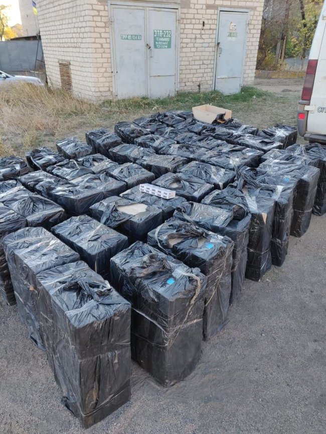 Перекрыт канал незаконного перемещения фальсифицированных сигарет с временно оккупированных территорий, изъято продукции на 1,7 млн грн 02 Перекрыт канал незаконного перемещения фальсифицированных сигарет с временно оккупированных территорий, изъято продукции на 1,7 млн грн 02