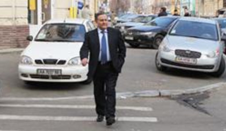 Экс-премьер Марчук пришел в ГПУ. За ним по пятам шел Мельниченко. ФОТОрепортаж